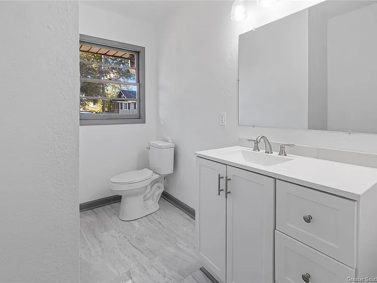 2707 Tupelo St — Photo 10