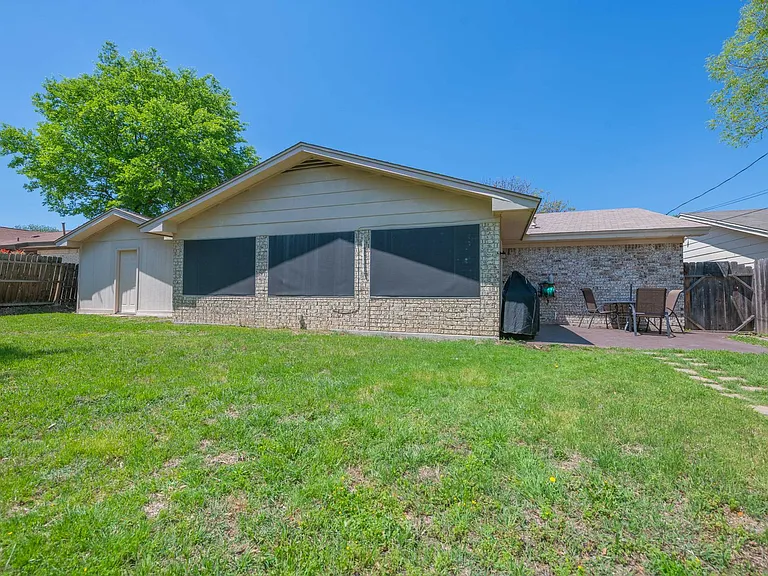 303 Manning Dr — Photo 40