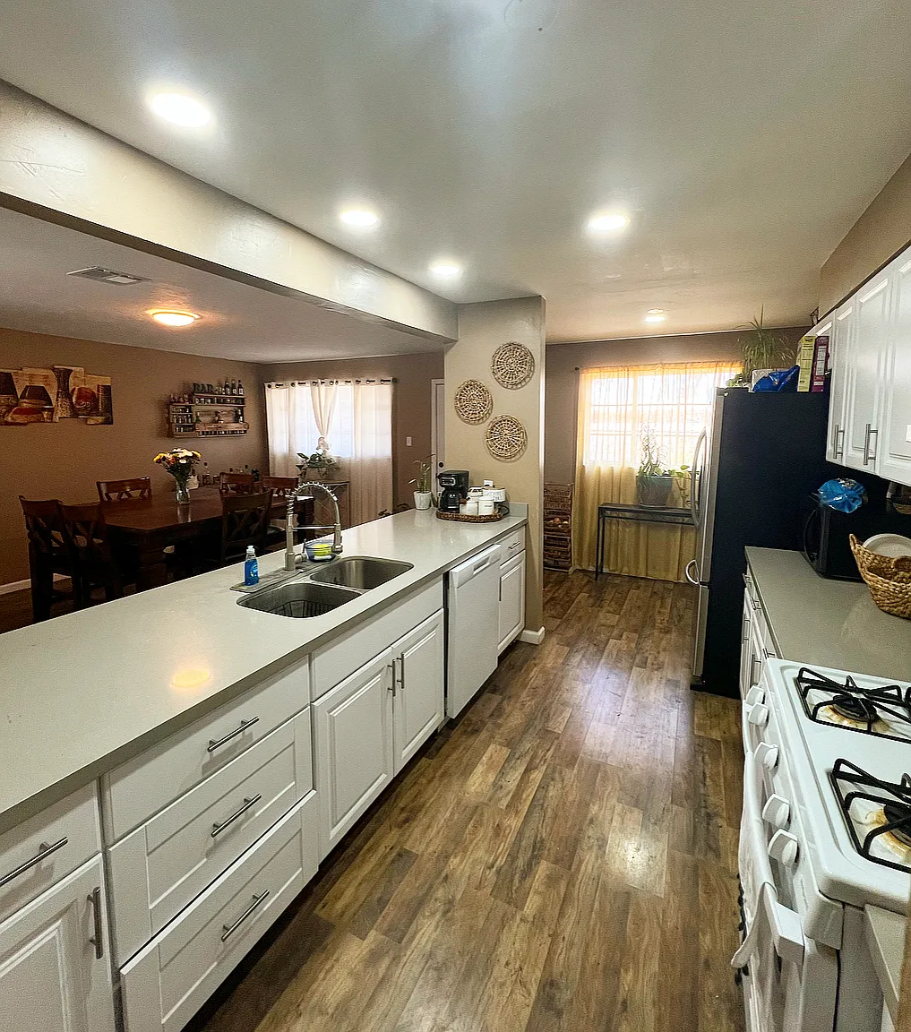 2979 S Ivy Ln — Photo 1