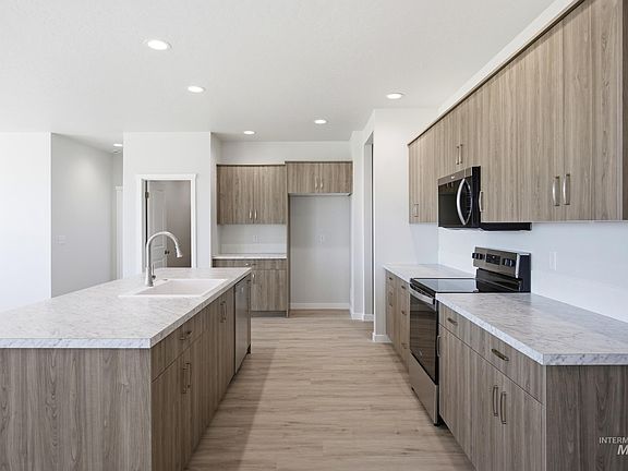 5th image of 13633 Redway Ct
