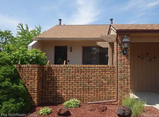 25721 Adams Ct, South Lyon, MI 48178