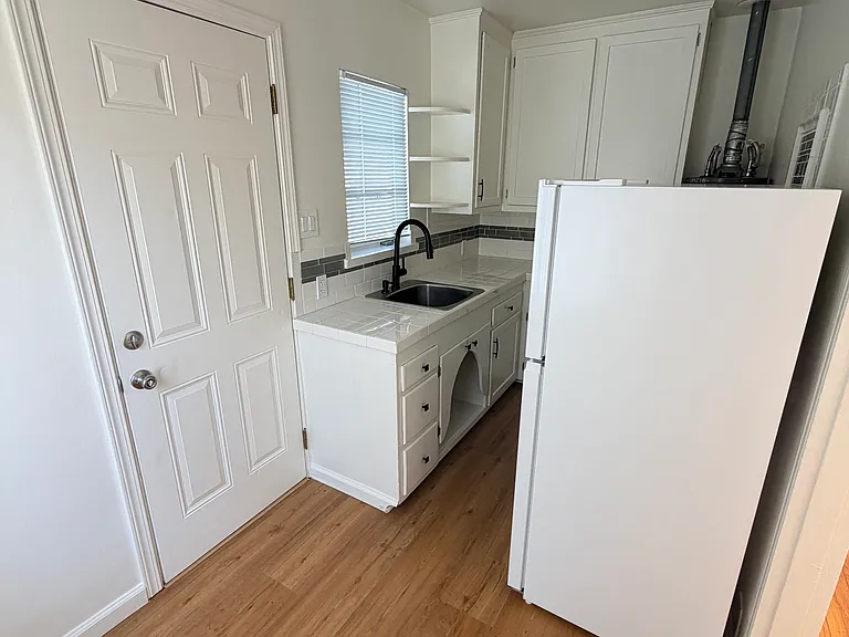Sunset Park Apartments — Photo 20