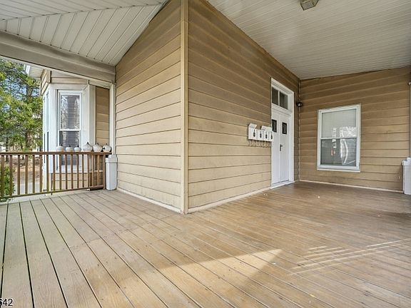 4th image of 24 Franklin Pl
