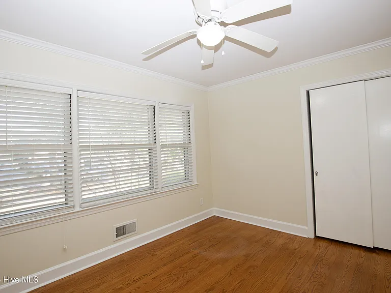 345 E New Hampshire Ave — Photo 30
