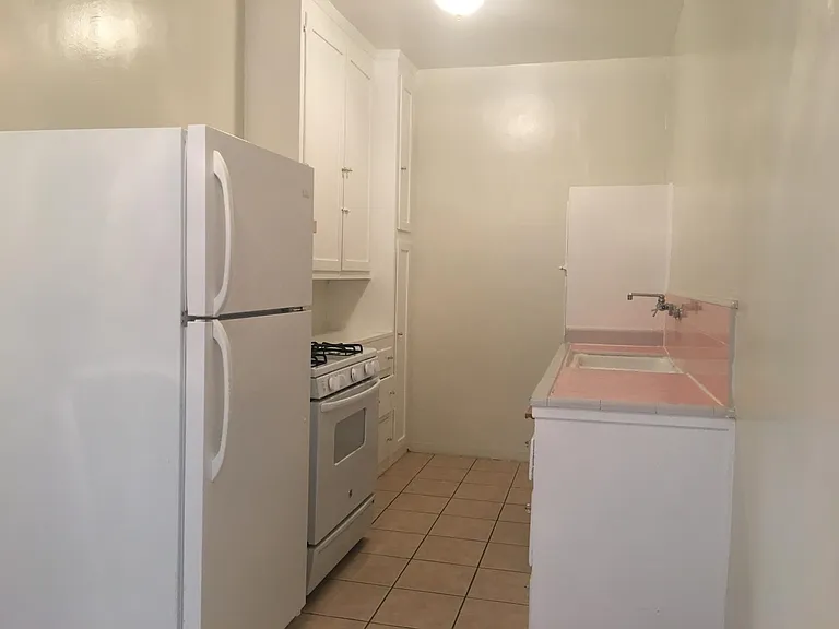 359 S Cochran Ave #9-103 — Photo 3
