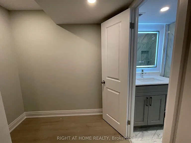 3551 Autumnleaf Cres #LOWER — Photo 8