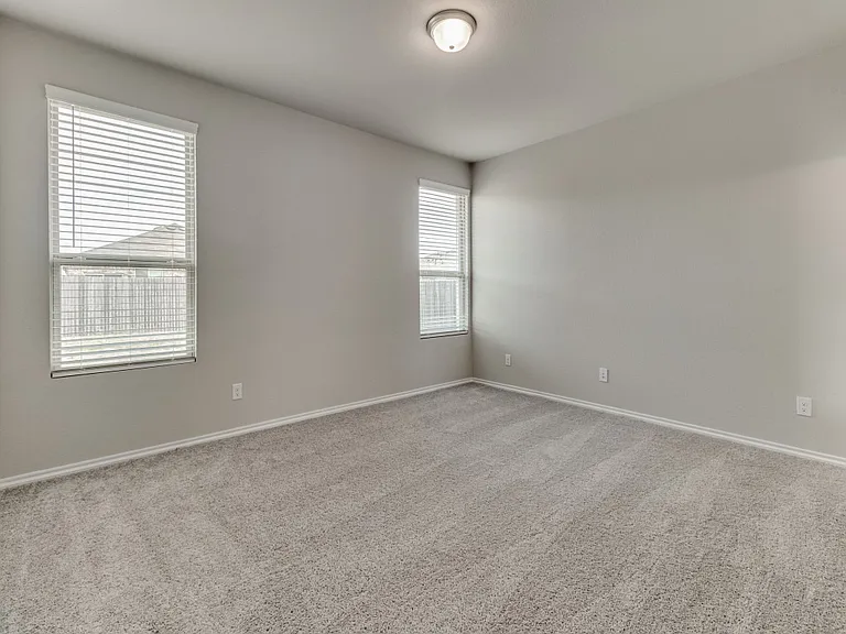 920 Ravenwood Ln — Photo 7