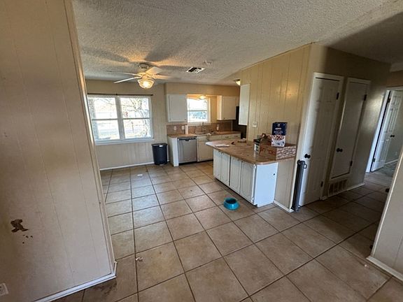 2nd image of 4004 Vicky St