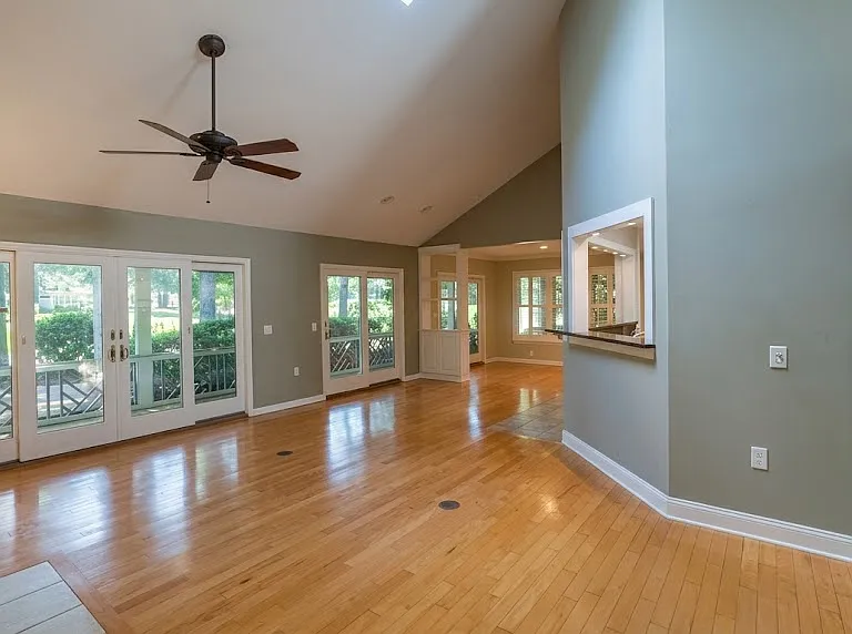 1305 Rowland Dr — Photo 6