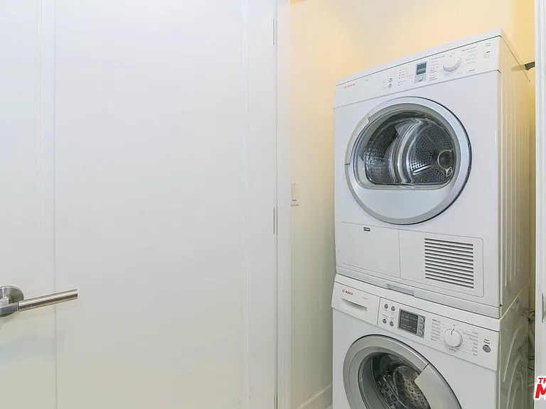900 W Olympic Blvd #28C — Photo 15