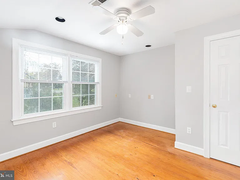 1445 Heatherstone Dr — Photo 23