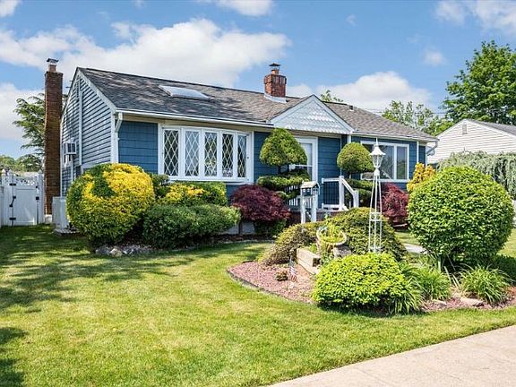 3rd image of 617 Bermuda Rd