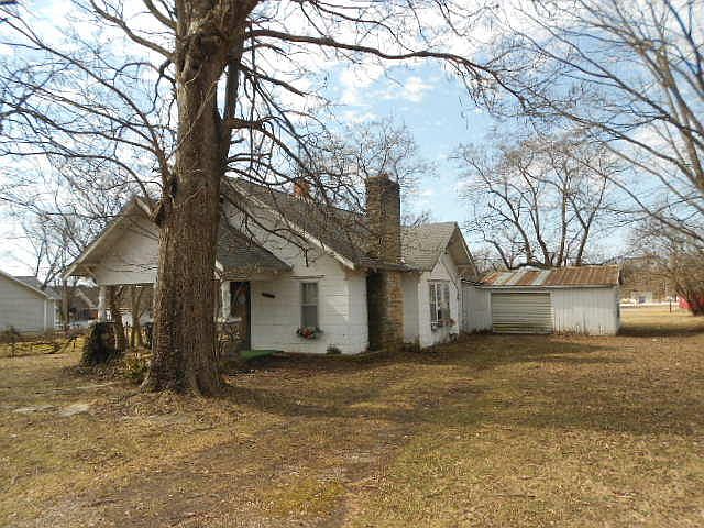 2nd image of 303 Walker St