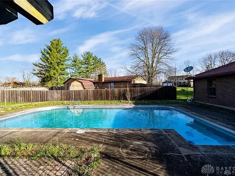 2401 Kewanna Ln — Photo 31