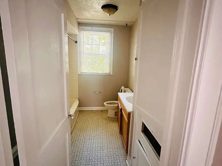2331 Glendale Ave — Photo 14