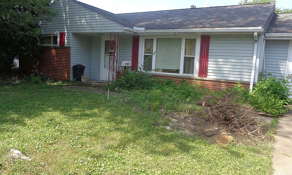 1st image of 884 Marion St