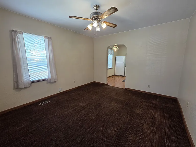 323 S East St — Photo 4