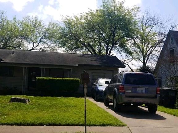 2nd image of 418 Pinehurst Blvd