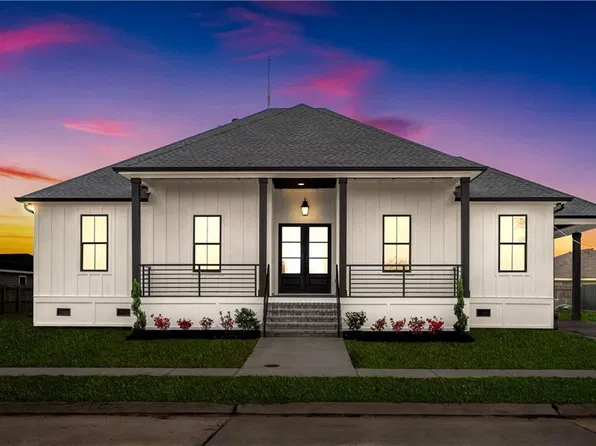 3412 Plaza Dr, Chalmette, LA 70043