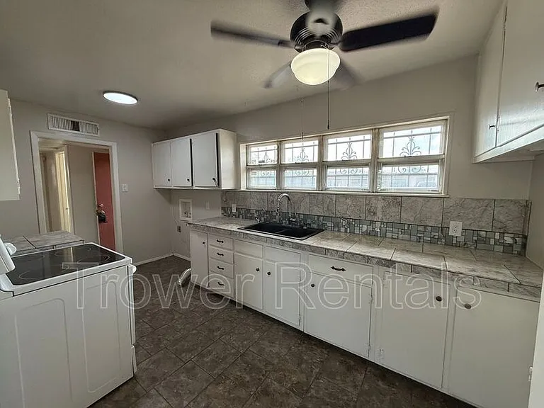 3728 Holley Ave — Photo 6