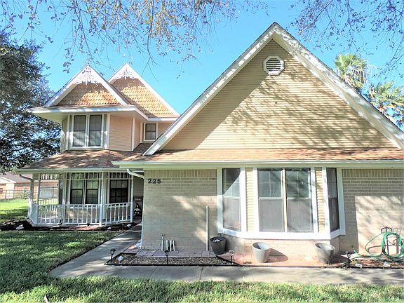 2nd image of 225 Linney Ln