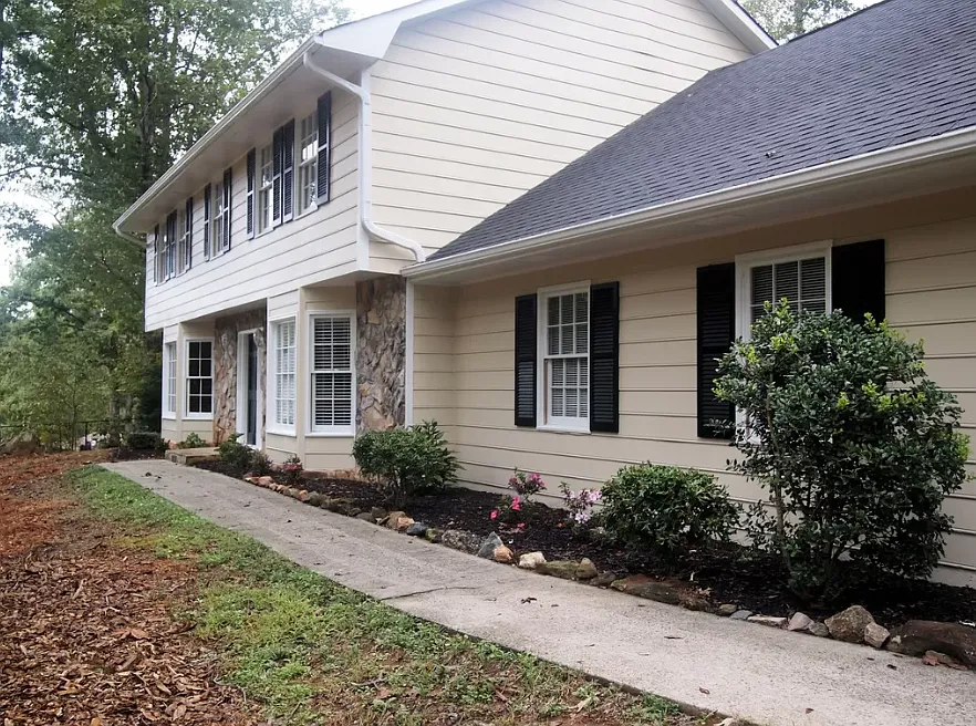 4 bed, 2956 sqft, $2,695 — Photo 2