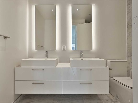 3rd image of 1 Yorkville Ave #4101