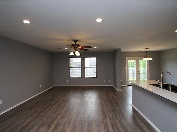 3rd image of 710 Riverway Ln