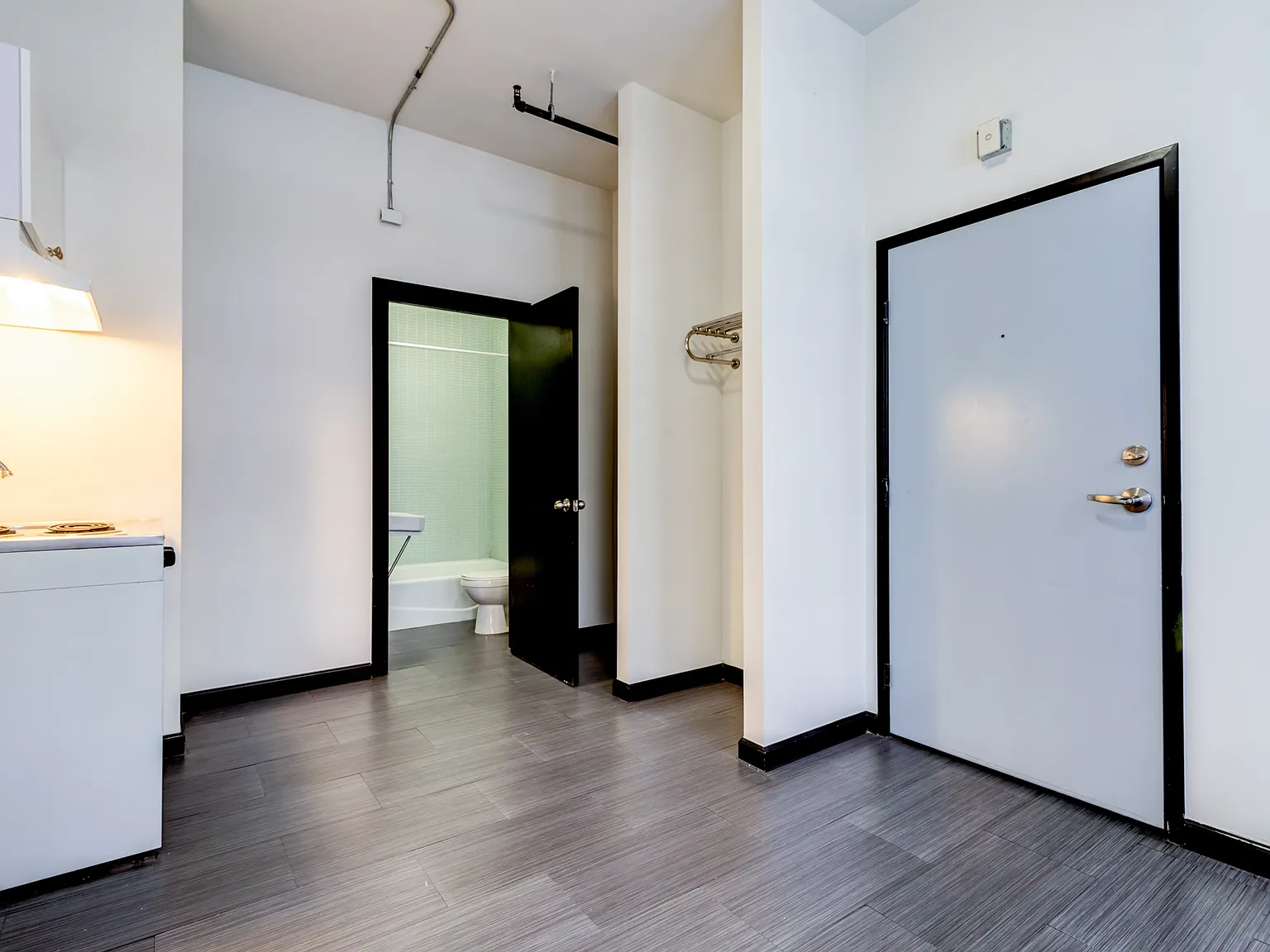 Studio, 140 sqft, $850 — Photo 4