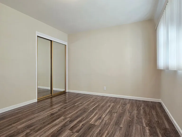 1235 Heatherstone Way — Photo 7