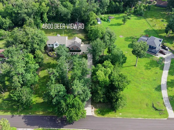 4600 Deer View Rd, Cedar Rapids, IA 52411