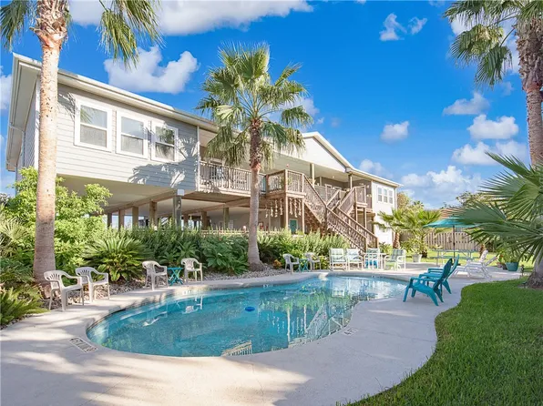 413 6th St, Port Aransas, TX 78373