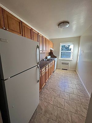 3rd image of 24 Stratford Ave #1DB