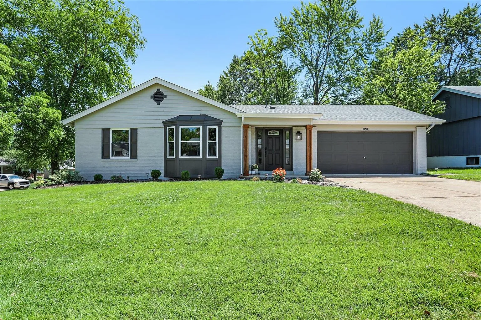 1 Crescent Woods Dr photo 1