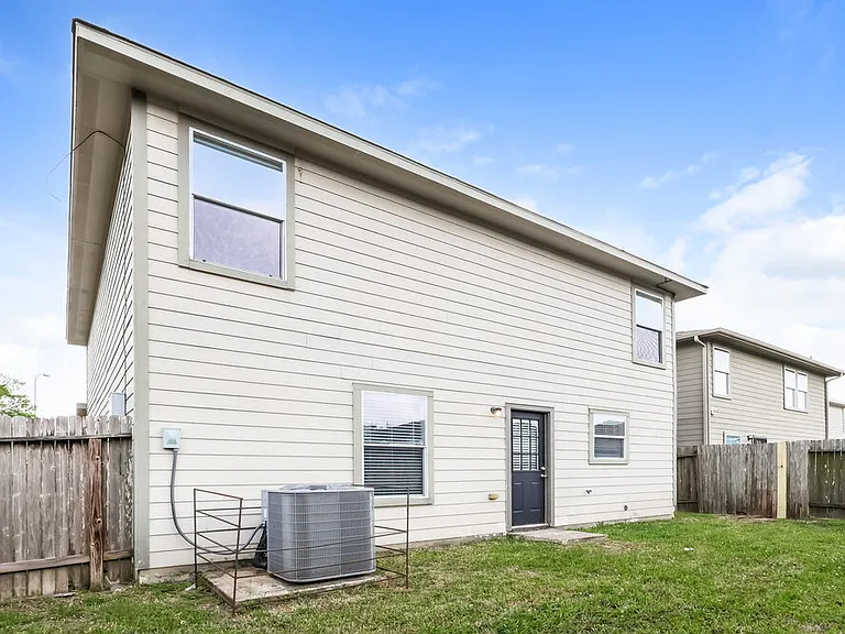 21211 Linden House Ct — Photo 17