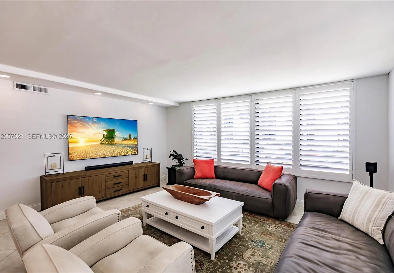 Oceanage Condo — Photo 4