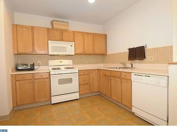 3rd image of 1100 Vine St APT 404