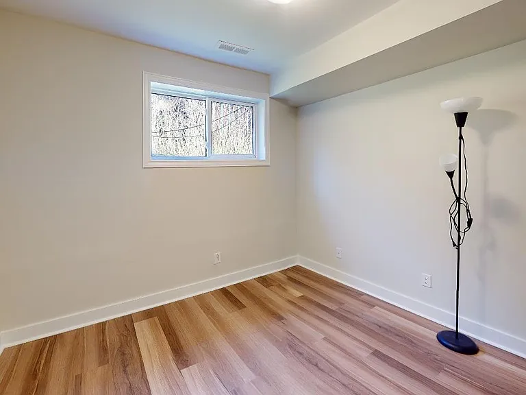 1230 Emperor Ave — Photo 12