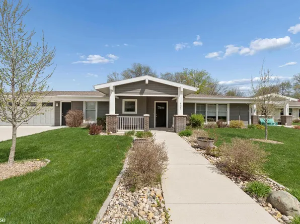 401 Oak Hill Ct, Clear Lake, IA 50428
