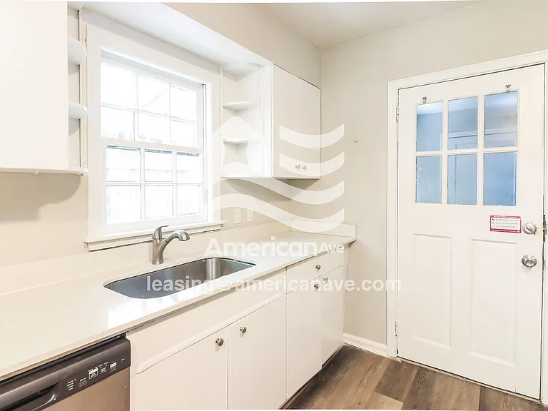 1659191_006_kitchen_7.jpg