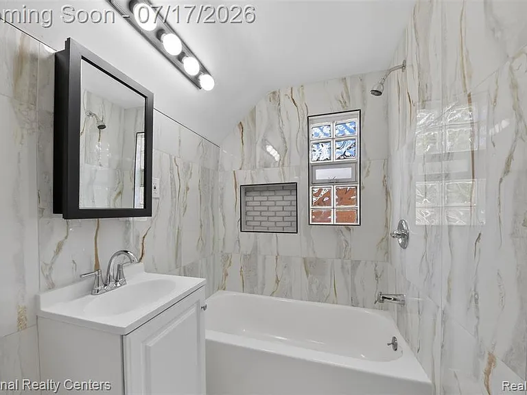 13527 Winthrop St — Photo 33