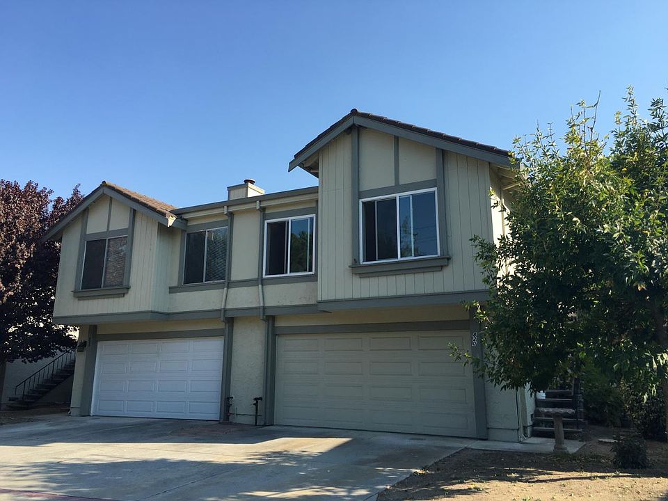 2nd image of 820 Coyote Rd