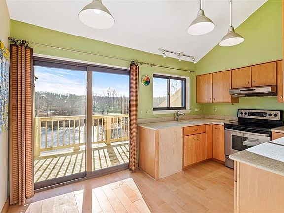 5th image of 213 Lakeside Dr