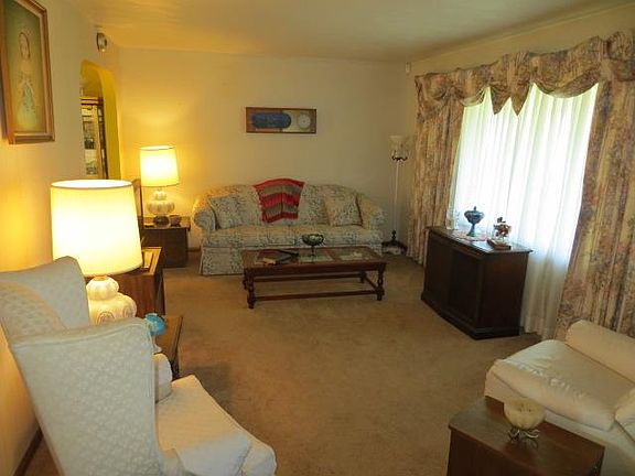 4th image of 887 Nancy Dr