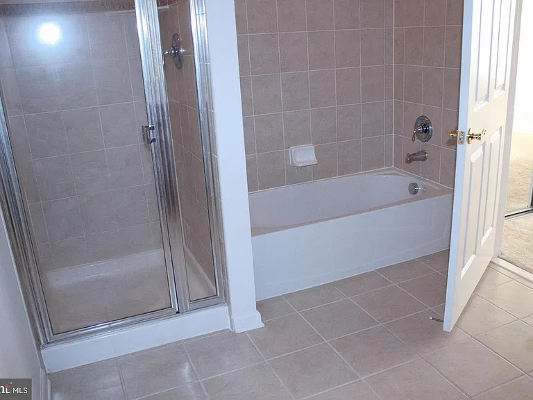 6212 Westchester Park Dr #B — Photo 13