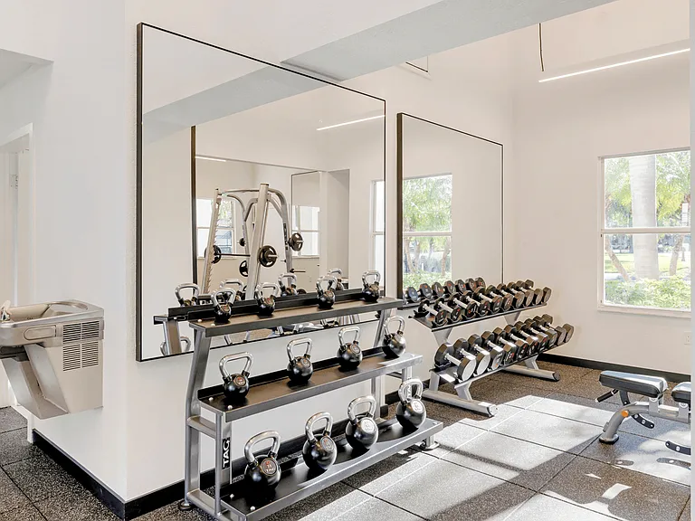 Sheridan Ocean Club Apartments — Photo 32