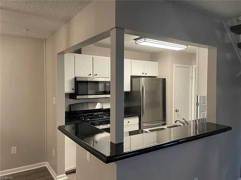 808 Quesnel Dr — Photo 10