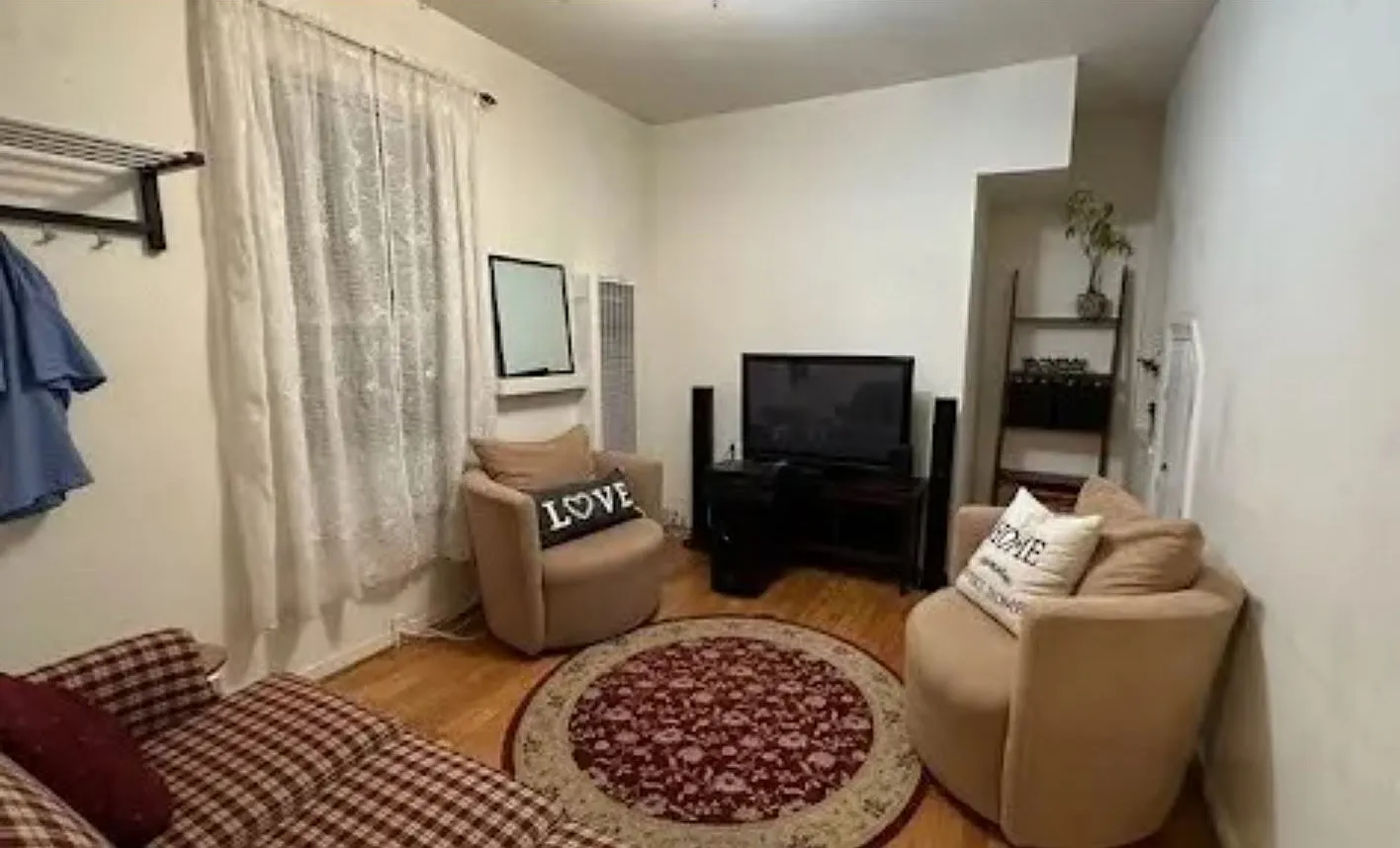 1 bed, 900 sqft, $2,250 — Photo 2