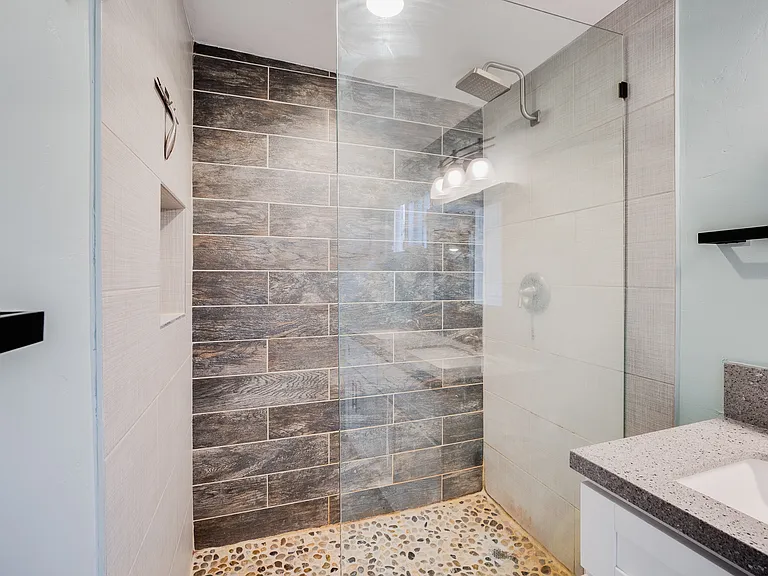 530 Kirtright St — Photo 30