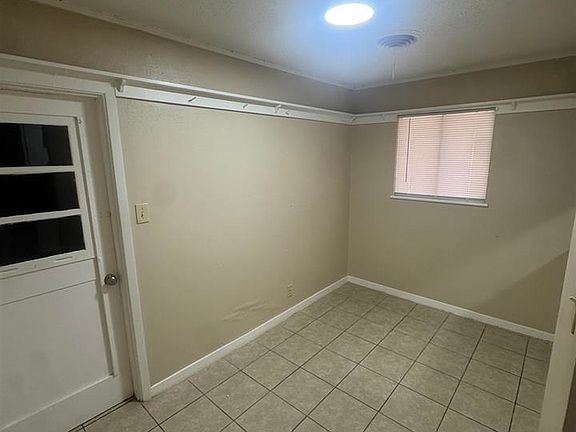 5th image of 3726 Bowling Ln